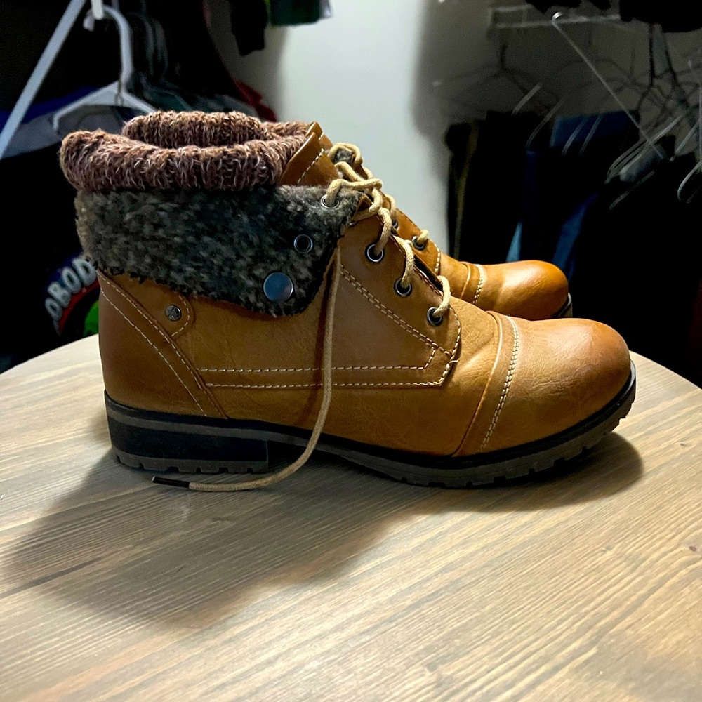 Moda chics tan ankle boots booties